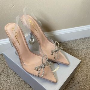 Clear slingback strap heel with rhinestone bow
